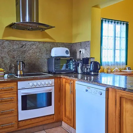 Spacious House With Good Location In The North, Just 15 Min From The Beach Holiday home La Oliva