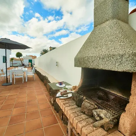 Spacious House With Good Location In The North, Just 15 Min From The Beach La Oliva