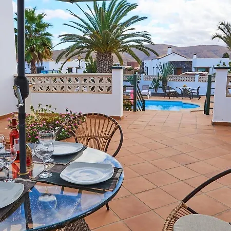 Dom wakacyjny Spacious House With Good Location In The North, Just 15 Min From The Beach